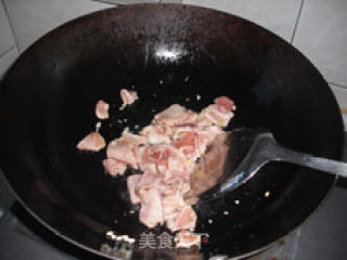 芡汁黑木耳茭白炒肉——乡土小炒的做法步骤：5