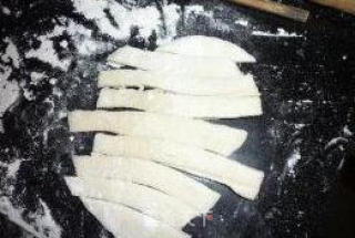 油条的做法步骤：4
