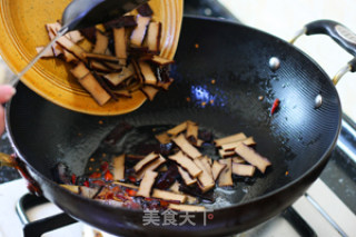 柴火香干炒薰肉的做法步骤：3