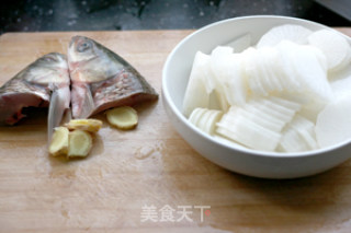 鱼头萝卜汤的做法步骤：2