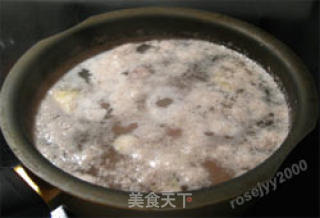 排骨菜干苹果汤的做法步骤：2