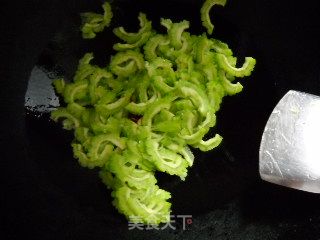 五味苦瓜鱼片汤的做法步骤：2