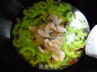 五味苦瓜鱼片汤的做法步骤：2