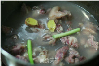 笋子烧牛肉的做法步骤：2