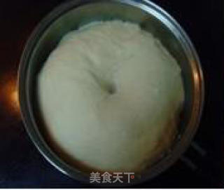 芝麻肉松面包卷的做法步骤：3