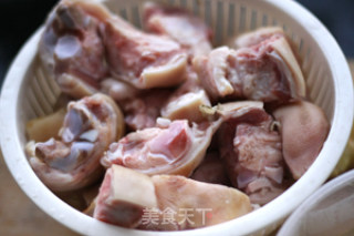 黄豆焖猪蹄的做法步骤：3