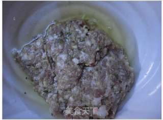 油炸肉圆子的做法步骤：2