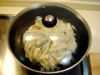 锅贴儿饺子的做法步骤：4