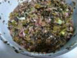 羊肉酸菜饺子的做法步骤：2