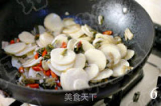 腌菜土豆烧肉片的做法步骤：2