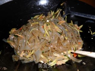凉拌薯粉条的做法步骤：4