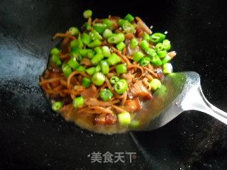 五花鱿鱼丝的做法步骤：2
