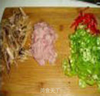 墨鱼炒肉的做法步骤：2