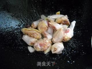木耳蓑衣干烧鸡腿的做法步骤：2