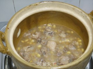 黄豆排骨焖苦瓜的做法步骤：2