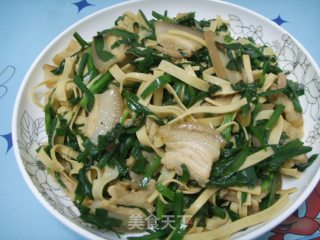 花肉韭菜炒豆皮的做法步骤：2
