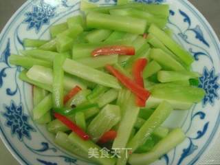 油烹莴笋条的做法步骤：2