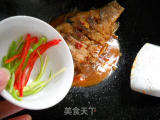 豆瓣鲫鱼的做法步骤：2