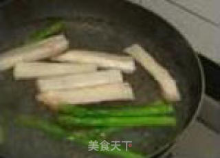 培根鸡腿菇芦笋卷的做法步骤：3