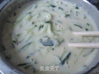 黄瓜丝鸡蛋饼的做法步骤：4