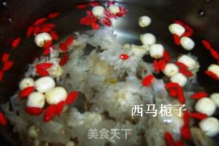 银耳莲子羹的做法步骤：6