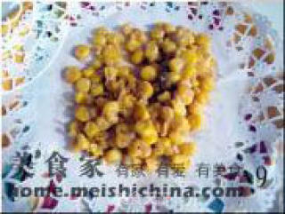 怎样做出金光闪闪，粒粒分明的玉米粒【咸蛋黄焗玉米】的做法步骤：3