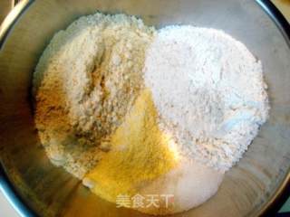 烤玉米面橄榄馅饼的做法步骤：3