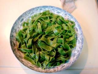 意大利蘑菇培根菠菜宽条面的做法步骤：3