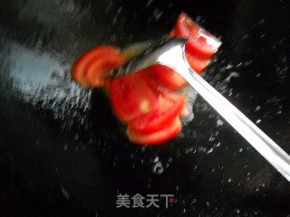 西红柿丝瓜炒鸡蛋的做法步骤：2