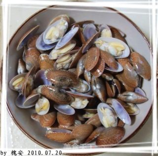 青椒豆豉炒花甲（蛤蜊)的做法步骤：2
