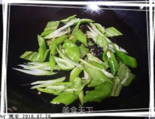 青椒豆豉炒花甲（蛤蜊)的做法步骤：2