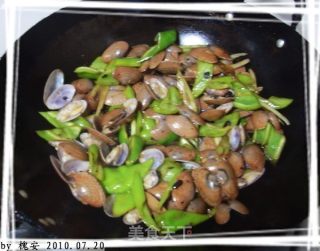 青椒豆豉炒花甲（蛤蜊)的做法步骤：2