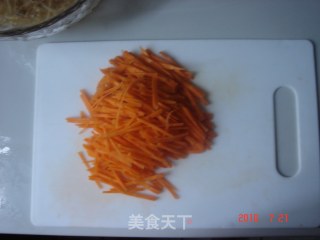 小银鱼干炒鸡蛋的做法步骤：2