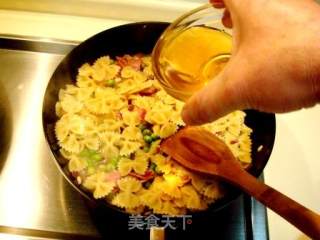清炒培根蔬菜意面的做法步骤：2