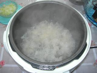 银耳水晶绿豆爽的做法步骤：2