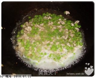 女生都爱吃的——咖喱豆角肉碎土豆泥的做法步骤：2