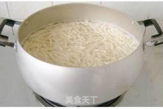山东葱伴侣炸酱面的做法步骤：3