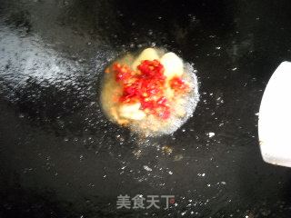 菠萝啤烧鲫鱼的做法步骤：2