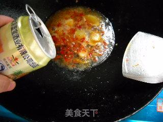 菠萝啤烧鲫鱼的做法步骤：2