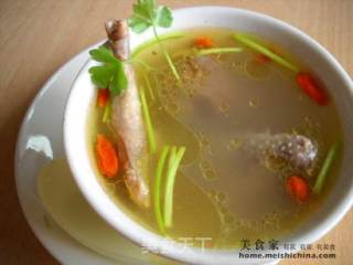 嫩肤养颜之清炖乳鸽的做法步骤：2