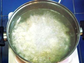 冰糖银耳莲子羹的做法步骤：5