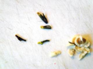 冰糖银耳莲子羹的做法步骤：5