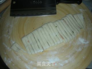 香葱火腿花卷的做法步骤：2