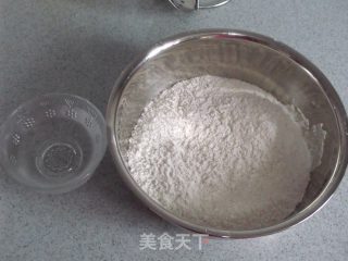 皮蛋鲜肉水饺的做法步骤：2