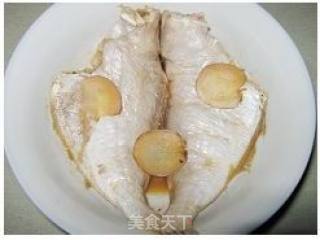 红烧剥皮鱼的做法步骤：2