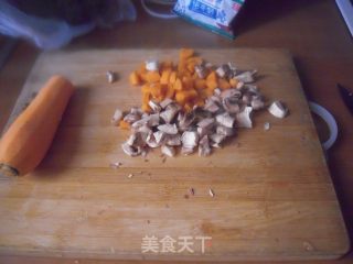牛奶蘑菇汤的做法步骤：2