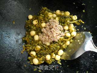 肉末雪菜莲子的做法步骤：2