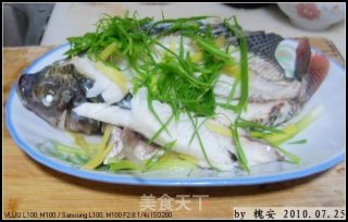 粤菜——清蒸（福寿）鱼的做法步骤：2