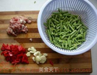 豇豆炒肉的做法步骤：2