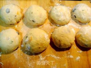 观看世界杯制作━━“什锦果脯餐包”的做法步骤：7
